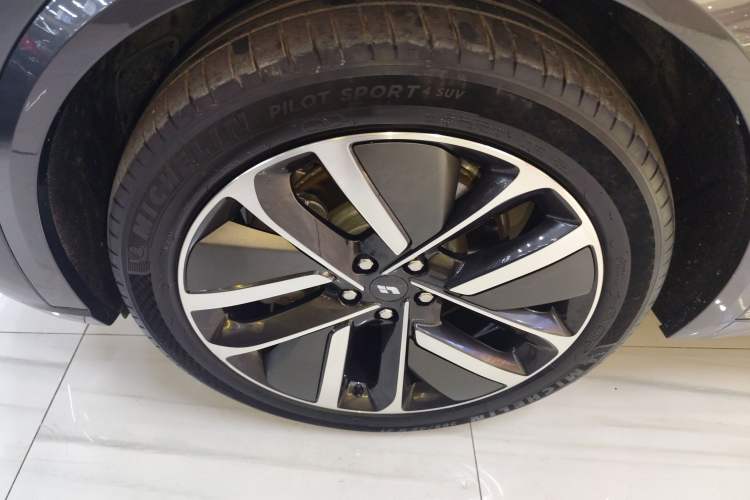 Used Li Auto L8 2023 Pro Model Left Front Wheel Hub