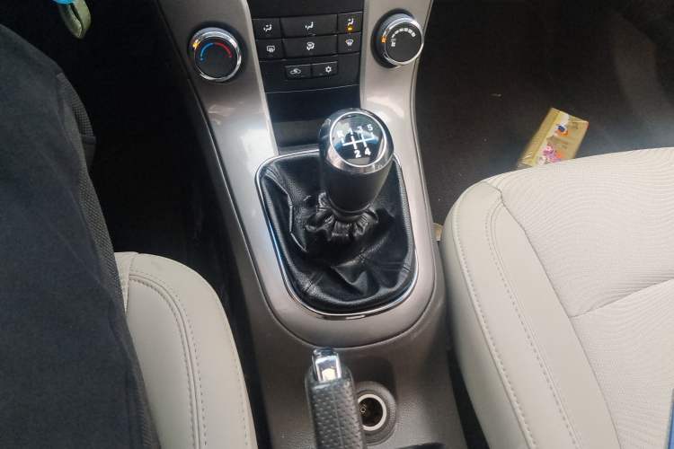 Used Chevrolet Cruze 2015 1.5L Classic SE MT
