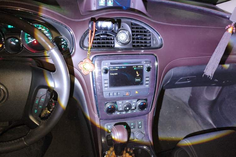 Used Buick Enclave 2014 3.6L Two-Wheel Drive Elite Comfort Version