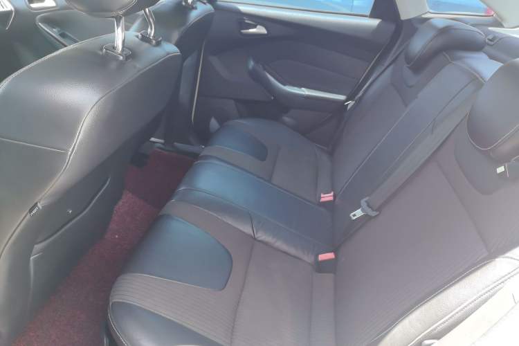 Used Ford Focus 2012 Sedan 1.6L Automatic Fashion Edition