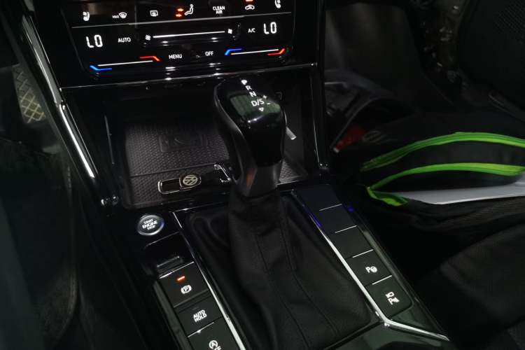 Used Volkswagen Passat 2023 330TSI Starry Luxury Edition Gear Lever