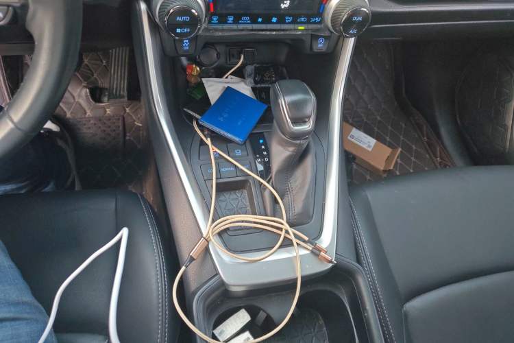 Used Toyota Wildlander 2021 2.0L CVT Two-Wheel Drive Luxury Edition Gear Lever