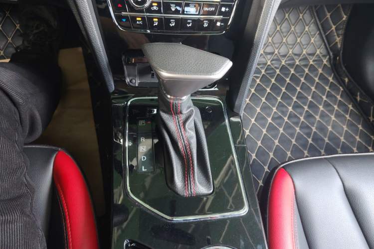 Used Venucia D60 2019 100 000 Honor 1.6L XL CVT Chenku Edition China VI Standard Gear Lever