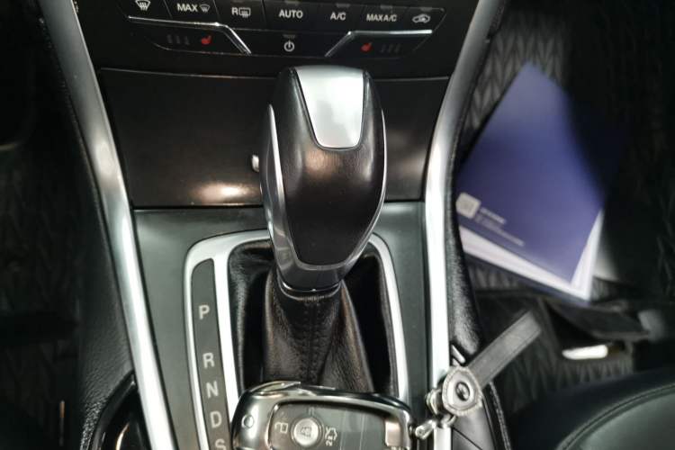 Used Ford Edge 2018 EcoBoost 245 Two-Wheel-Drive Titanium 7-Seater China V Standard Gear Lever