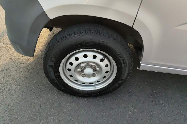 Used Wuling Zhiguang 2023 1.5L Utility Version with Enclosed Windows 2 Seats
