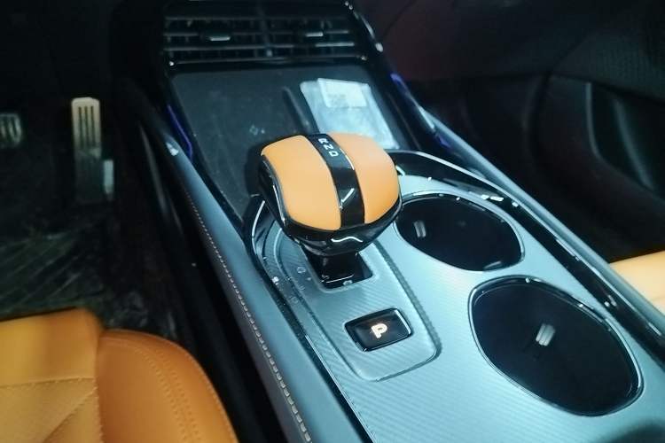 Used Changan UNI-V 2025 Model Third-Generation 2.0T Dynamic Edition