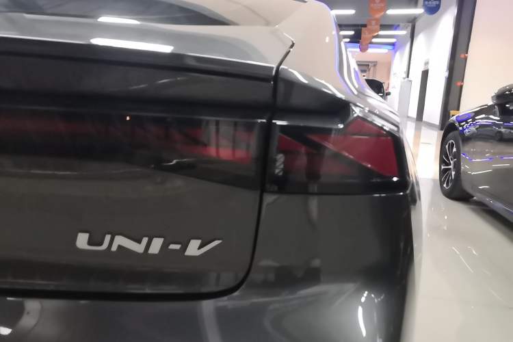 Used Changan UNI-V iDD 2023 Zhidian iDD 1.5T 113km Smart & Fun Version (Rapid Edition)