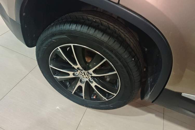 Used Volkswagen Tiguan L 2013 1.8TSI Automatic Two-Wheel Drive Luxury Model
