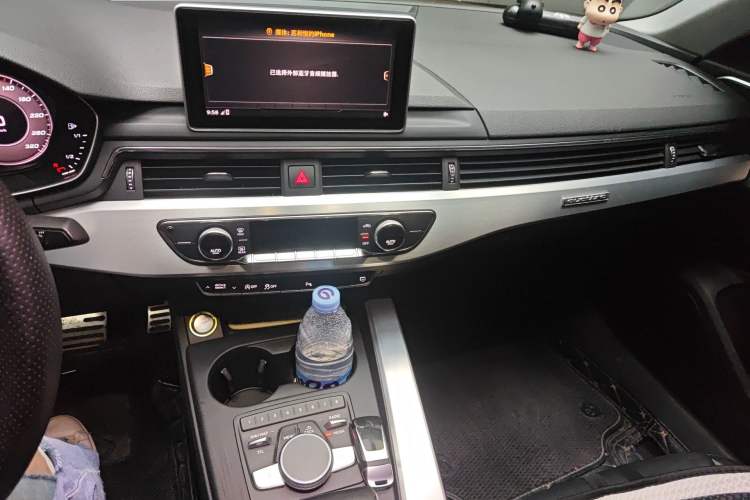 Used Audi A4L 2018 30th Anniversary Edition 40 TFSI Fashion Model Audio And AC Panel