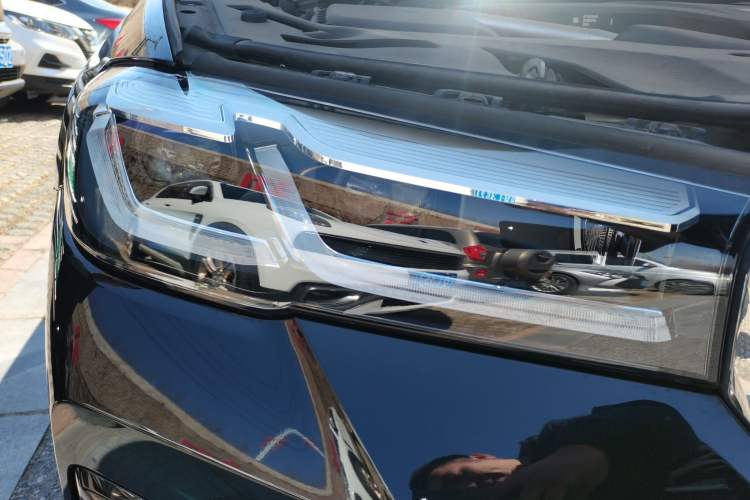 Used BMW 5 Series 2023 530Li Leading Model M Sport Package Right Front Headlight