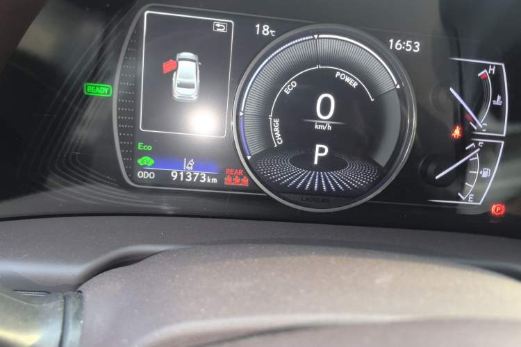 Used Lexus ES 2020 300h Premier Edition Odometer Close Up