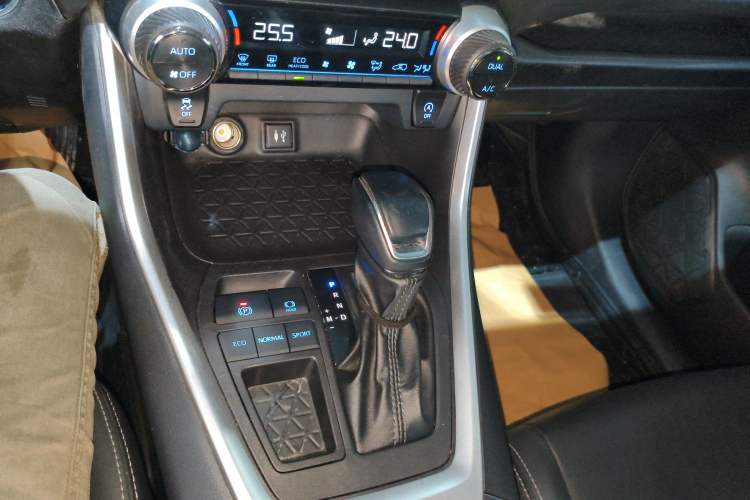 Used Toyota Wildlander 2022 2.0L CVT Two-Wheel Drive Luxury PLUS Edition
