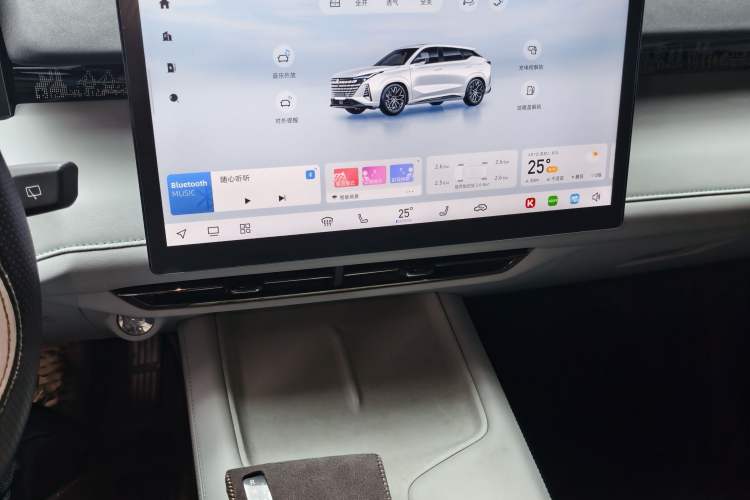 Used CHANGAN UNI-Z New Energy 2024 Blue Whale Smart Electric iDD 125km Excellence Model Audio And AC Panel