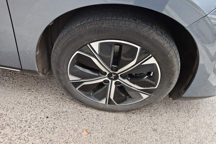 Used XPeng P5 2021 550G Right Front Wheel Hub