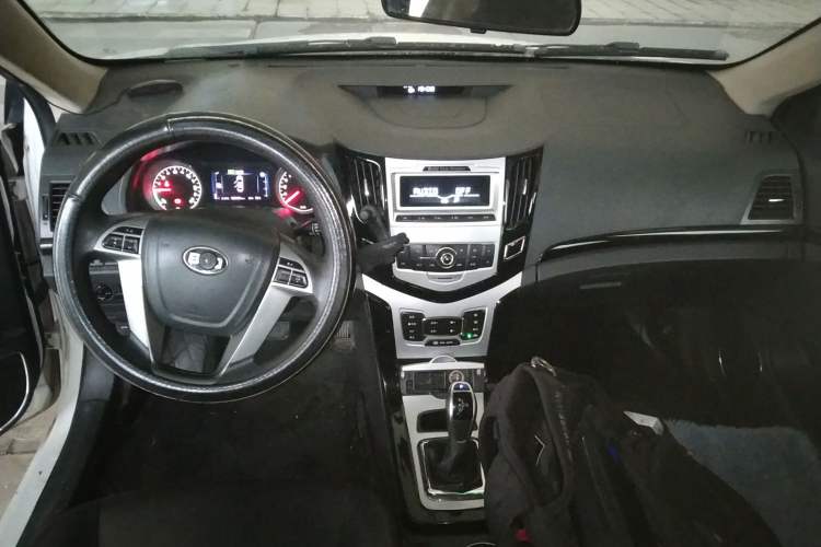 Used BYD e5 2018 Travel Edition Center Console