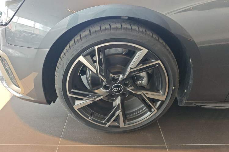 Used Audi A4L 2024 40 TFSI quattro RS Performance Package Left Front Wheel Hub