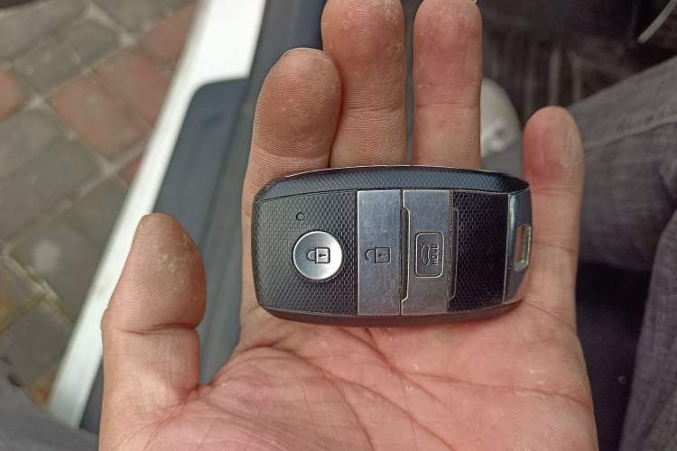 Used Kia K5 2016 1.6T Automatic LUX Vehicle Key