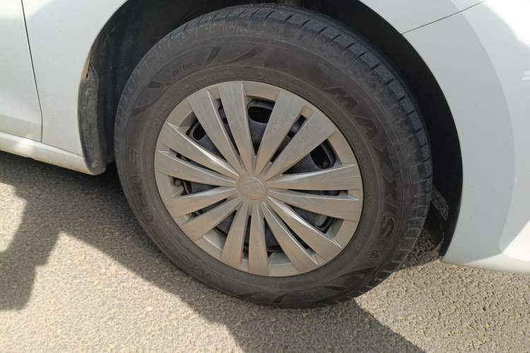 Used Volkswagen Santana 2021 1.5L Manual Fashion Edition Right Front Wheel Hub