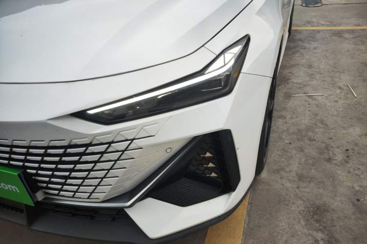 Used Changan UNI-V 2022 1.5T Prestige Version