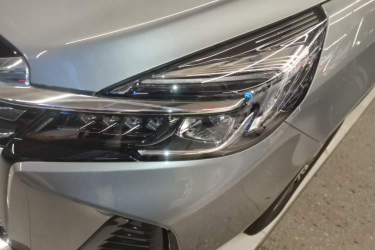 Used Buick GL8 2023 Facelifted Land Cruiser Executive Luxury Version
