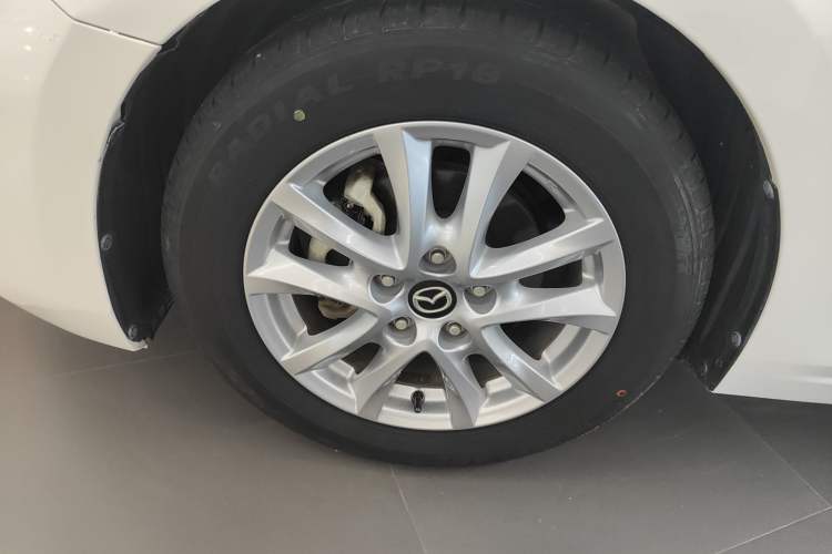 Used Mazda 3 Axela 2017 Sedan 1.5L Automatic Luxury Model Emission Standard China V
