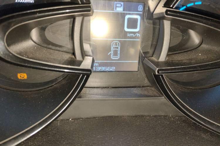 Used Dongfeng Aeolus AX7 2015 2.0L Automatic Zhiyi Trim