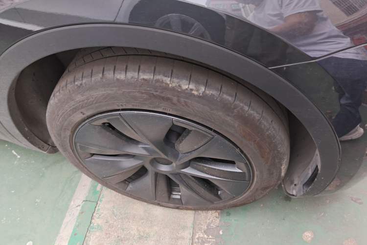 Used Tesla Model Y 2024 Rear-Wheel-Drive Version Right Front Wheel Hub