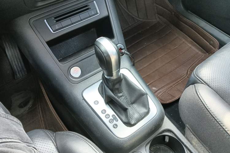 Used Volkswagen Tiguan 2015 1.8TSI Automatic Two-Wheel Drive Luxury Model Gear Lever