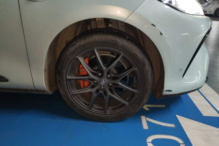 Used IM LS6 2023 Max Standard Edition Right Front Wheel Hub