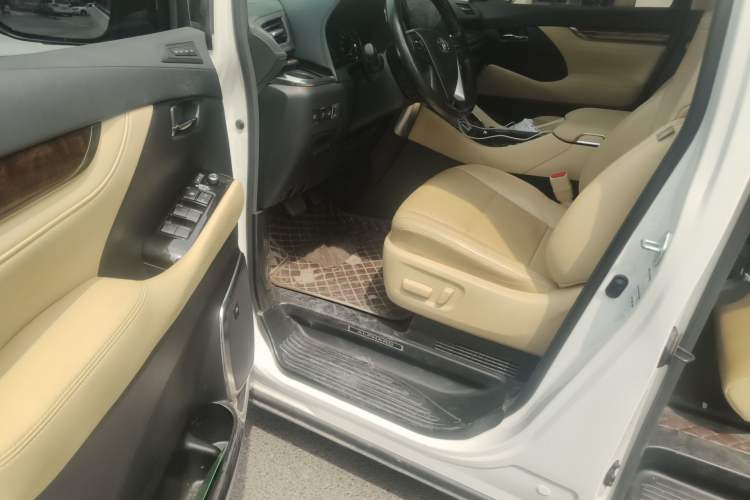 Used Toyota Alphard 2020 Dual-Engine 2.5L Luxury Edition
