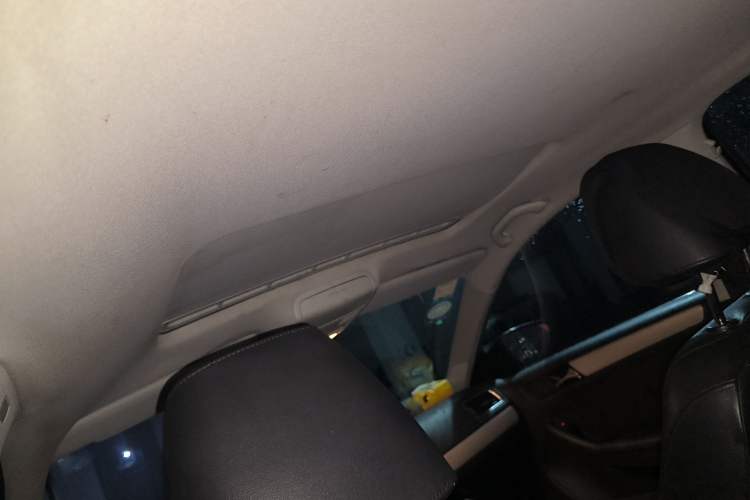 Used Volkswagen Sagitar 2014 1.6L Manual Comfort Model Headliner