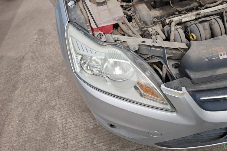 Used Ford Focus 2013 Sedan Classic 1.8L Manual Base Model Right Front Headlight