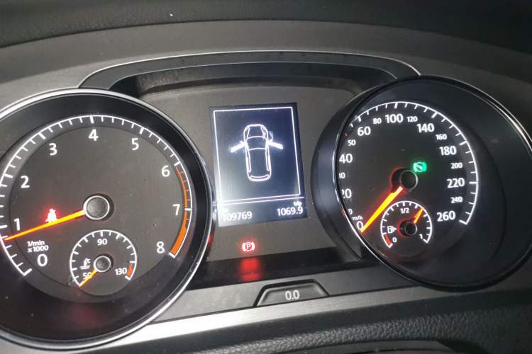 Used Volkswagen Golf 2014 1.4TSI Automatic Luxury Model Instrument Cluster