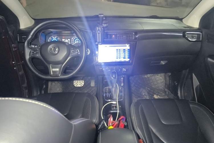 Used Dongfeng Fengon 580 2016 1.5T CVT Luxury Model Center Console