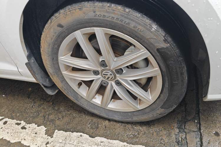 Used Volkswagen Golf 2019 1.6L Automatic Comfort Model China V Standard Right Front Wheel Hub