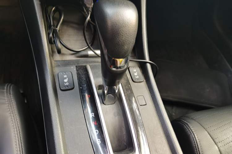 Used Honda Jade 2014 1.8L CVT Luxury Edition 5 seats Gear Lever