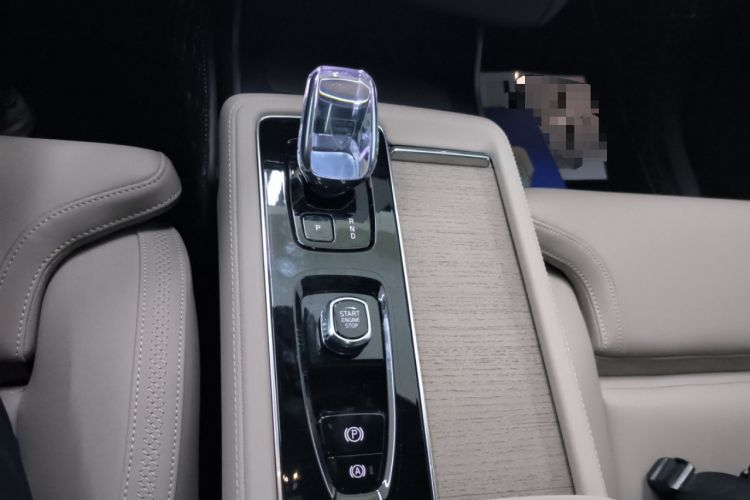 Used Volvo XC90 2025 Facelifted B6 Zhiyuan Luxury Version with 6 Seats
