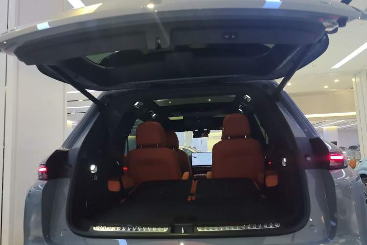 Used Li Auto L8 2025 Ultra Smart Refreshed Edition Trunk