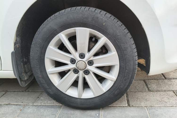 Used Volkswagen Santana 2015 1.6L Manual Fashion Edition Right Front Wheel Hub