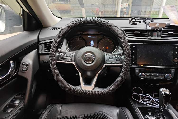 Used Nissan X-Trail 2021 2.0L CVT 2WD XL Premium SmartConnect Deluxe Edition Steering Wheel