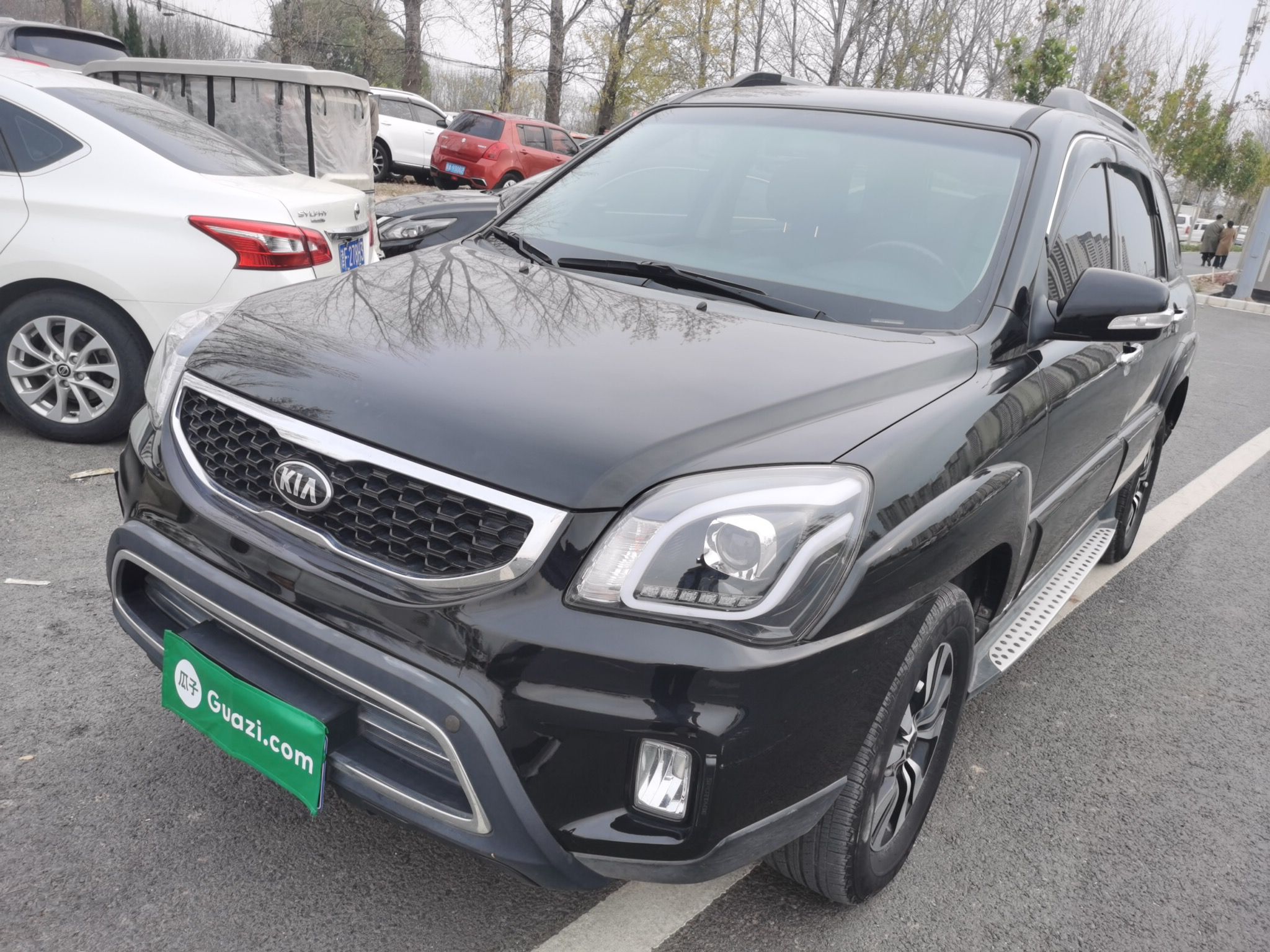 Под передней частью автомобиля