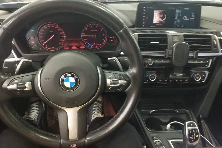 Used BMW 3 Series 2018 320Li Leading Model M Sport Package Center Console