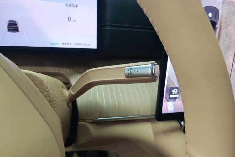 Used Chery T11 2026 Model 220 All-Wheel Drive Dual IMAX Theater Edition Gear Lever