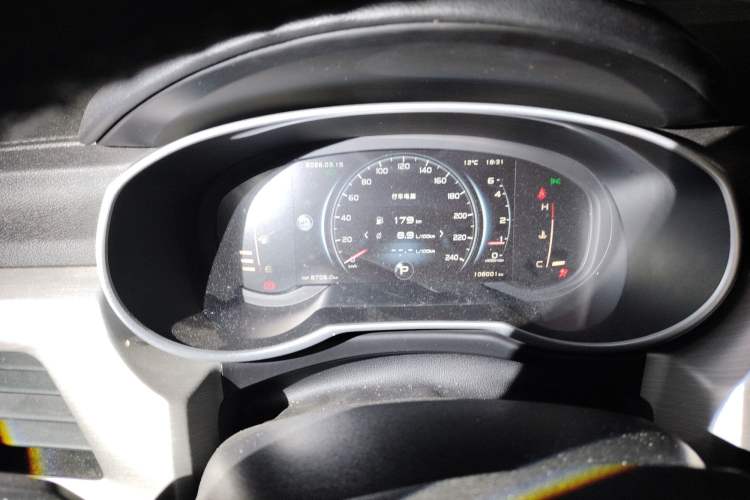 Used Geely Auto Emgrand X7 Sport 2018 1.8TD Automatic Two-Wheel Drive Smart Connect 4G Internet Edition
