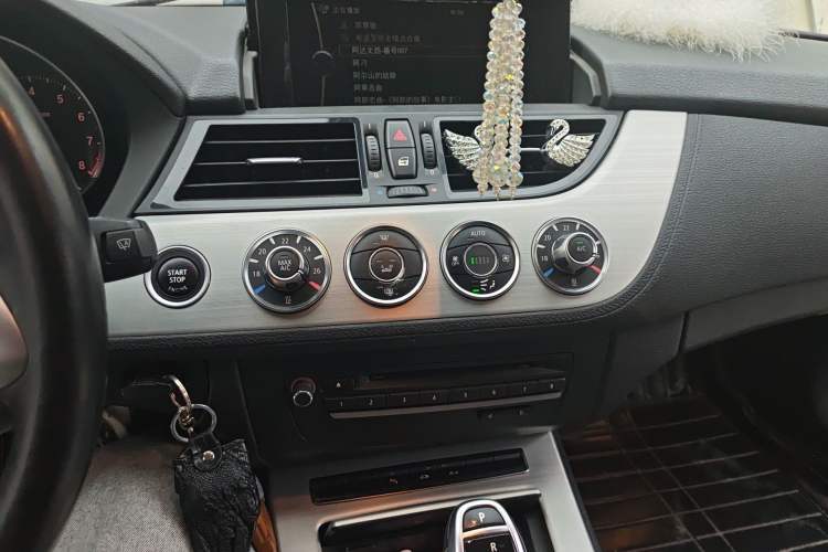 Used BMW Z4 2013 sDrive20i Leading Model Audio And AC Panel