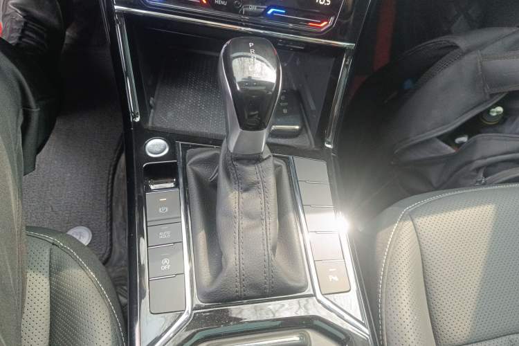 Used Volkswagen Passat 2024 330TSI Elite Edition Gear Lever