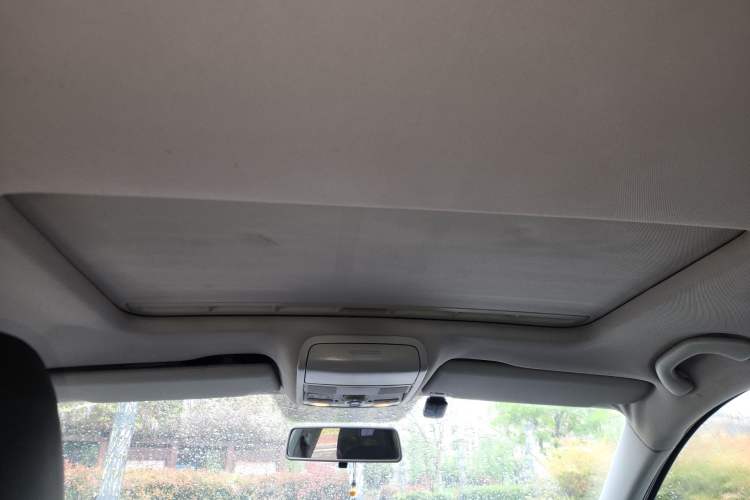 Used Volkswagen Sagitar 2012 1.4TSI Manual Luxury Model Headliner