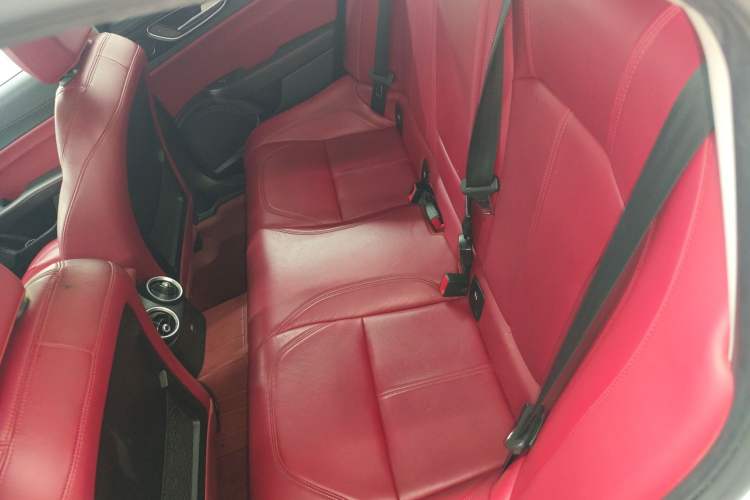 Used Alfa Romeo Giulia 2017 2.0T 200HP Luxury Edition
