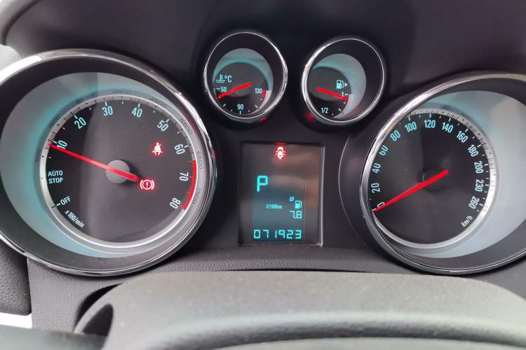 Used Buick Encore 2015 1.4T Automatic Two-Wheel Drive Urban Elite Version
