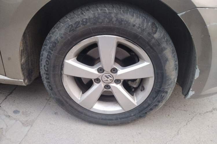 Used Volkswagen Lavida 2013 Revised Classic 1.6L Manual Fashion Edition Right Front Wheel Hub